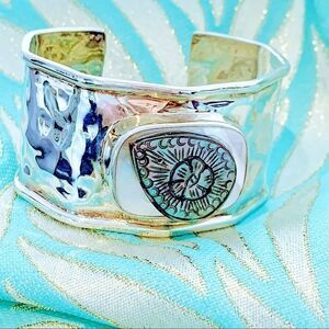 Vtg Red Envelope hammered silver mop bracelet